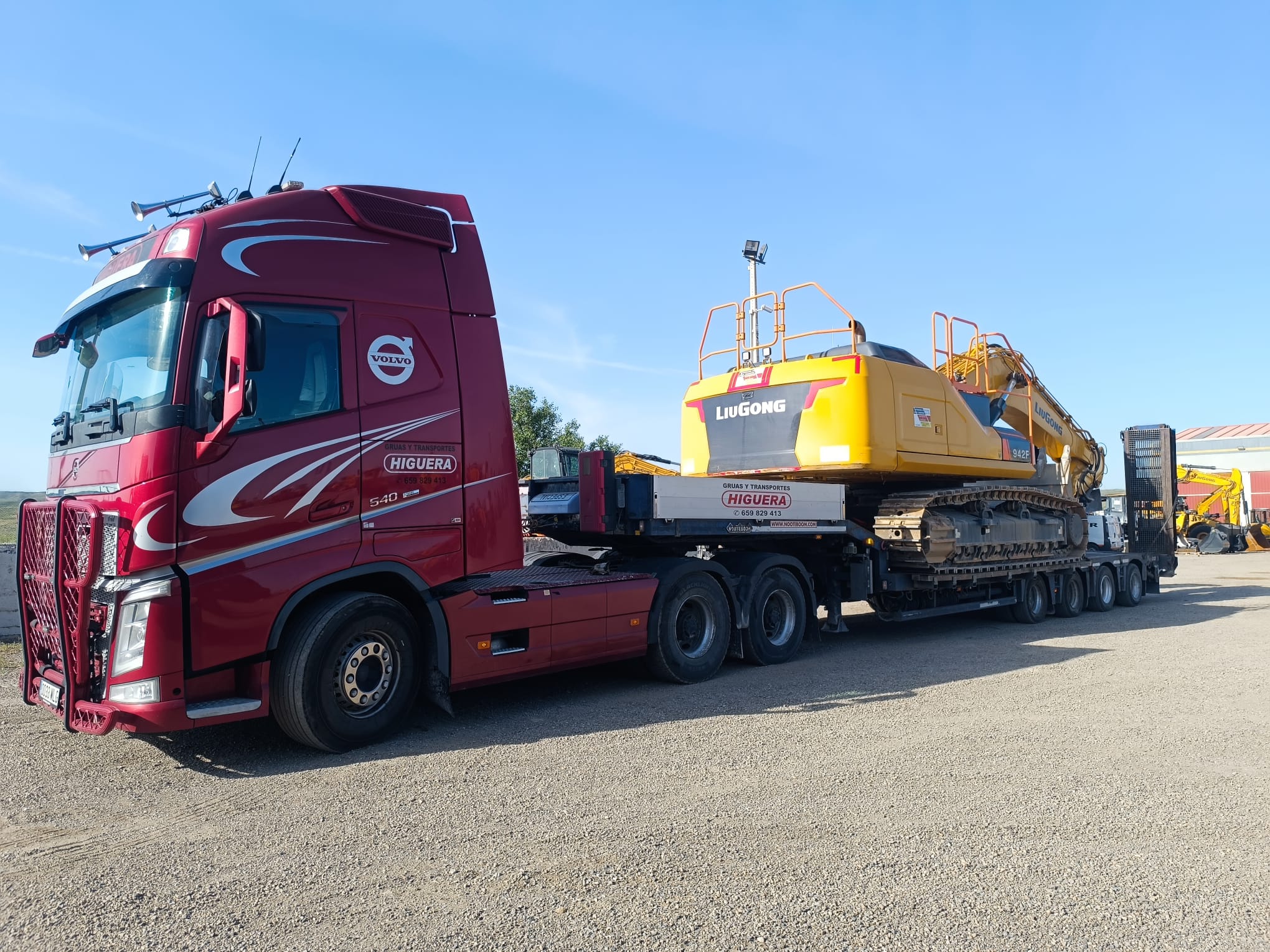 Transporte especial de maquinaria con góndola Higuera