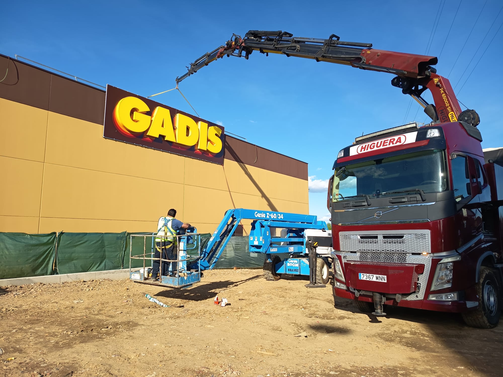 Servicio de camión grúa en obra
